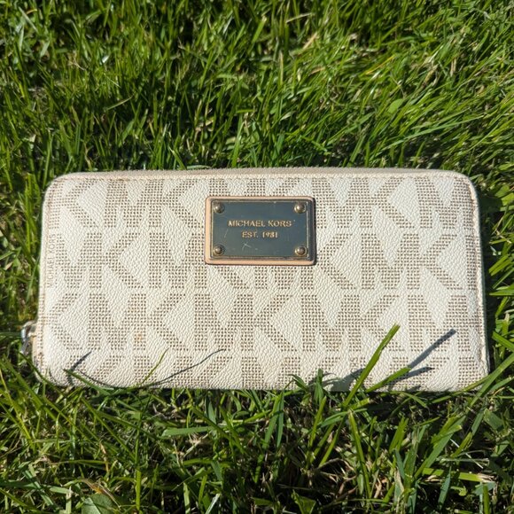 Michael Kors Wallet - Picture 1 of 3